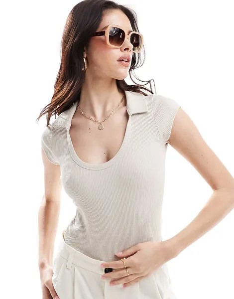 ASOS DESIGN – Бежевое боди с короткими рукавами, V-образным вырезом и воротником