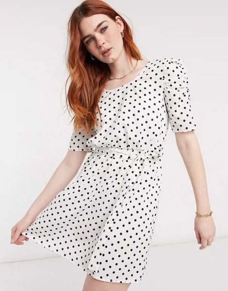 Платье в горошек с овальным вырезом и сборками на рукавах Urban Bliss-Белый