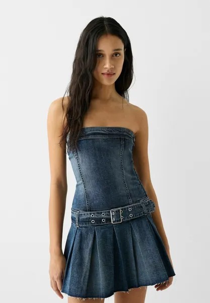 Джинсовое платье BANDEAU Bershka, цвет lightblue denim