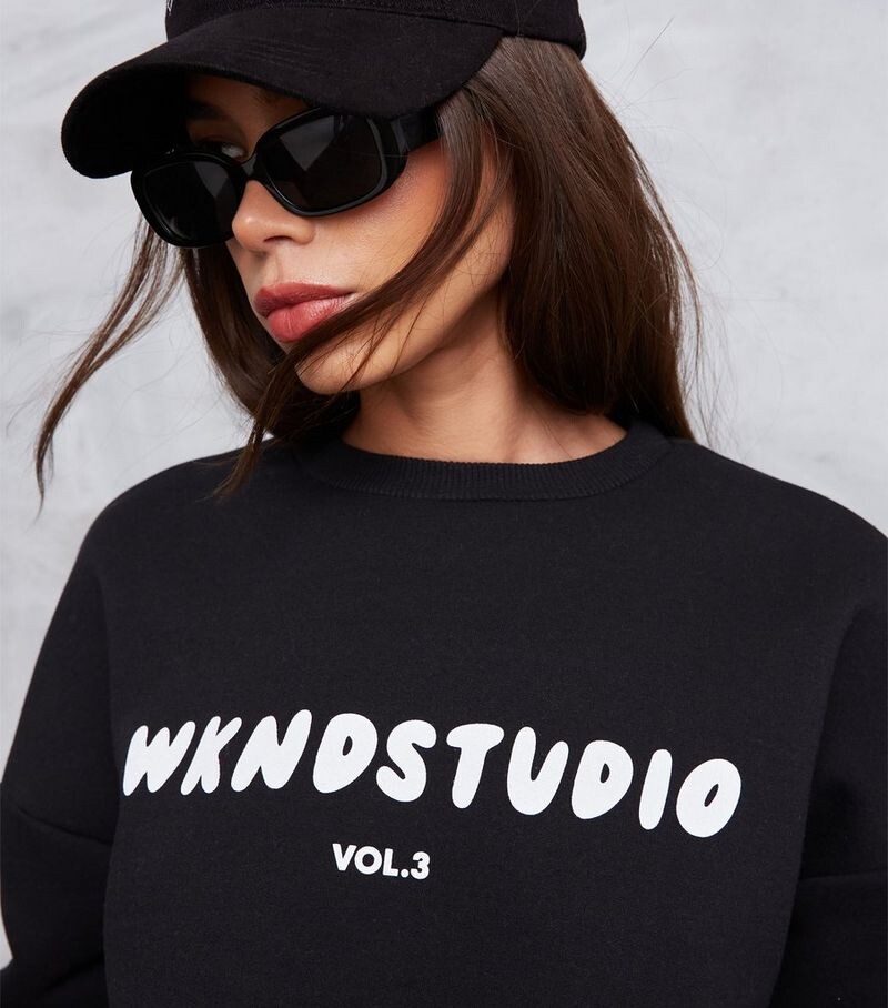 WKNDGIRL Черный свободный свитшот с логотипом WKNDGIRL, черный