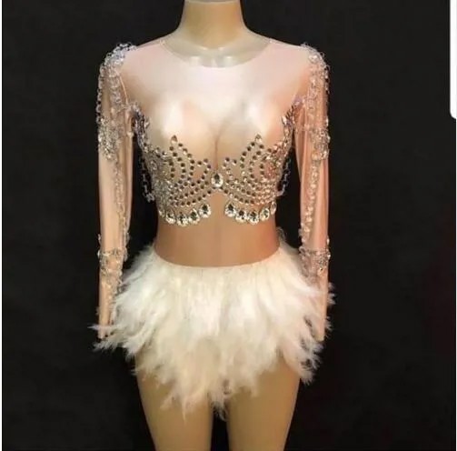 2019 Модный комбинезон с кристаллами для ночного клуба и вечерние, женское сексуальное боди телесного цвета, короткая юбка с белыми перьями, с...