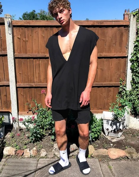 Черная oversized-майка с глубоким V-образным вырезом ASOS DESIGN-Черный цвет