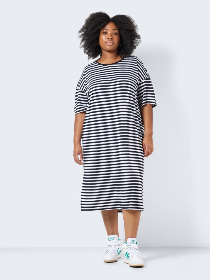 Длинное платье Noisy may 2/4 Arm Curve Übergrößen Shirt NMMAYDEN, черный