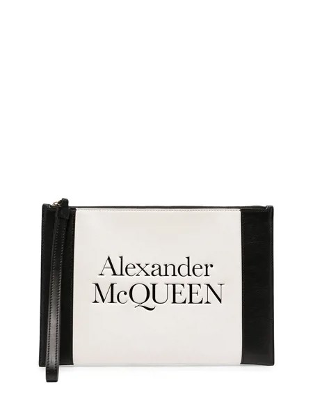 Alexander McQueen клатч в стиле колор-блок с тисненым логотипом