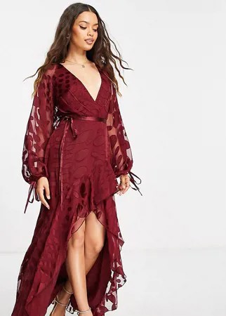 Атласное платье макси с жаккардовым узором в горошек, запахом и поясом на талии ASOS DESIGN Petite-Красный