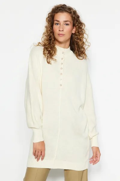 Трикотажный свитер на пуговицах цвета экрю с жемчугом Trendyol Modest