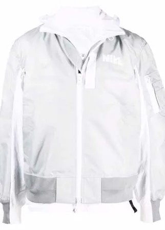 Nike бомбер с логотипом из коллаборации с Sacai