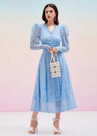 Вечернее кружевное платье с рукавами 