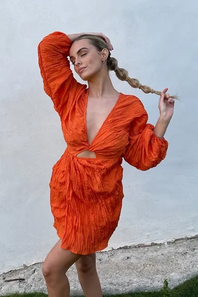 Платье с острым носком и вырезом спереди Na-Kd, оранжевый