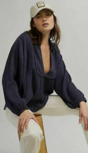 Пуловер Free People Cosy Dreams с потертой отделкой и текстурированным низом Темно-синий M NWT