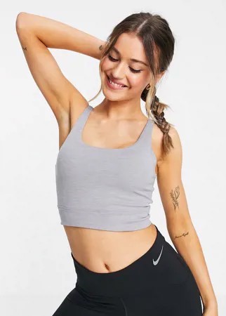 Серая укороченная майка с легкой степенью поддержки Nike Yoga Luxe-Серый