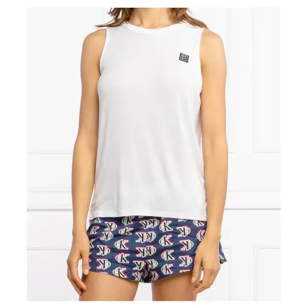 Сверху пижама обычного кроя. Dkny, белый