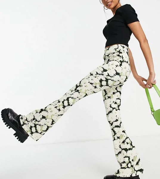 Расклешенные брюки из жатого материала с разноцветным абстрактным принтом с ромашками Topshop Petite-Разноцветный