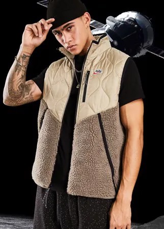 Черный жилет со вставками из флиса Nike Heritage Essentials Winter-Neutral