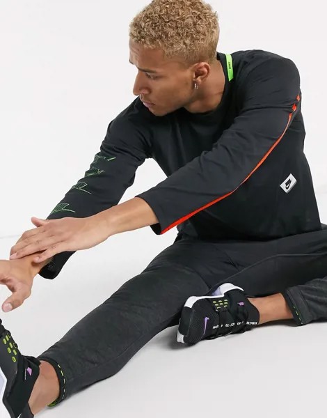 Черный лонгслив Nike Training  sport pack