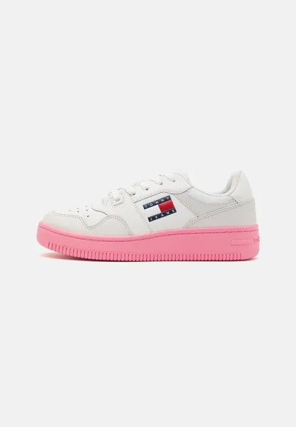 Кроссовки Tommy Jeans РЕТРО БАСКЕТБОЛ, цвет ecru/pink alert