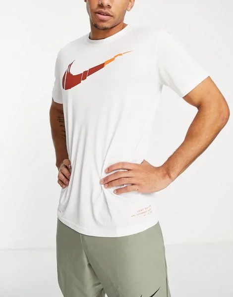 Белая футболка с логотипом-галочкой Nike Training Q5-Белый