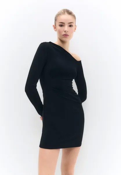 Платье из джерси WITH ASYMMETRIC NECKLINE PULL&BEAR, цвет black