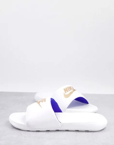 Белые шлепанцы с золотистой отделкой Nike Victori One-Белый