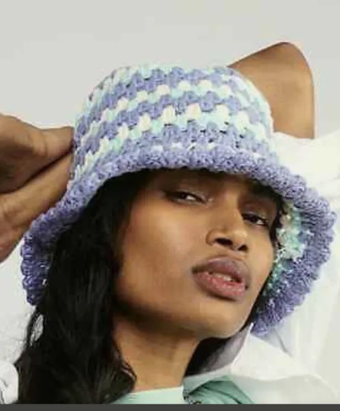 Шляпа-ведро Free People Pixie, вязанная крючком, с гребешком, синего цвета морской волны, белого цвета, O/S, НОВИНКА