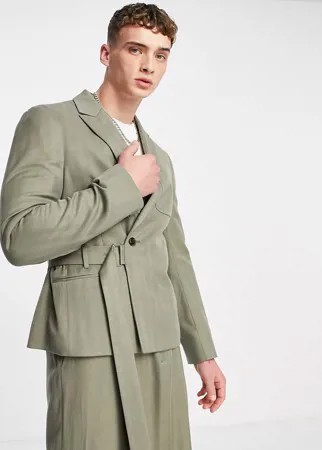 Узкий короткий пиджак оливкового цвета с узором «елочка» и поясом в утилитарном стиле ASOS DESIGN-Зеленый цвет