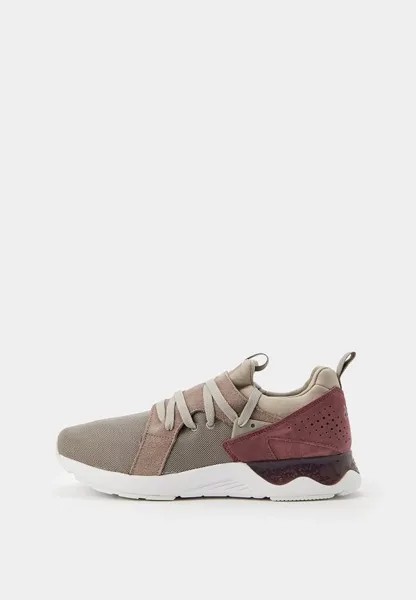 Кроссовки ASICS