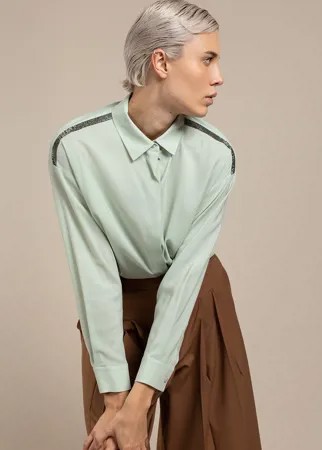 Блузка с декоративной тесьмой по плечам VASSA&Co
