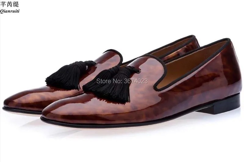 Qianruiti/лакированные кожаные туфли-лодочки; коричневые мокасины с бахромой на плоской подошве; слипоны с кисточками; мужские вечерние туфли