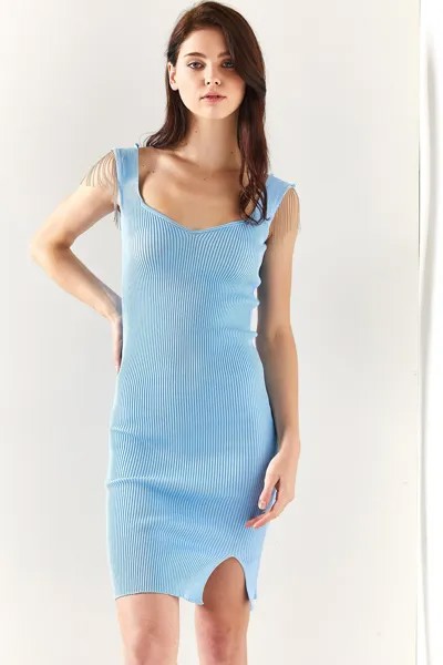 Женское мини-трикотажное платье голубого цвета с цепочкой на плечи и украшенным разрезом Olalook, синий