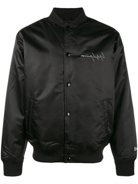 Yohji Yamamoto куртка-бомбер с принтом 'New Era'