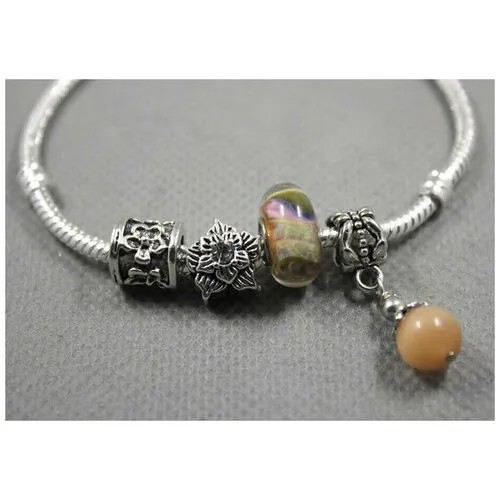 Браслет-цепочка Handinsilver ( Посеребриручку ) Браслет с шармами на основе из бижутерной стали, стекло, муранское стекло, стразы, 1 шт., размер 22 см, бежевый