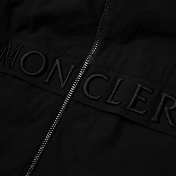 Moncler Joly Мятая нейлоновая куртка, черный