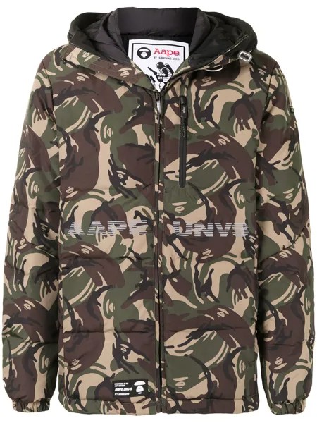 AAPE BY *A BATHING APE® камуфляжный пуховик с капюшоном