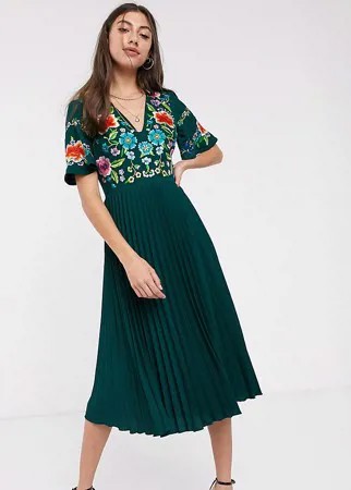 Плиссированное платье миди с вышивкой ASOS DESIGN Tall-Зеленый