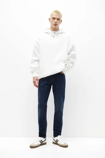 Базовые синие зауженные джинсы комфортного кроя Pull&Bear, темно-синий