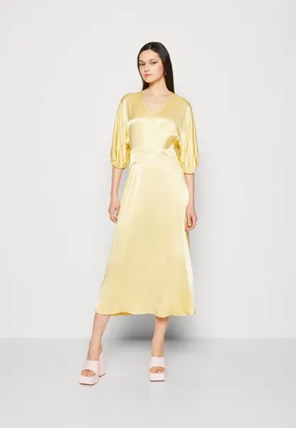 Коктейльное платье Soaked in Luxury