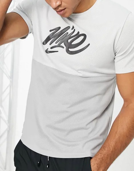 Серая футболка с графическим логотипом Nike Running Wild Run-Серый