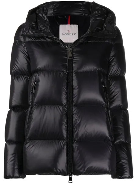 Moncler пуховик с капюшоном и нашивкой-логотипом, черный