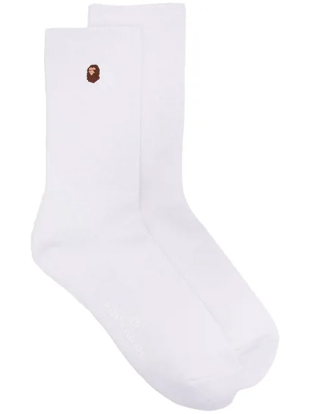 A BATHING APE® носки в рубчик с нашивкой-логотипом