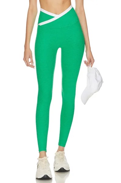 Леггинсы Beyond Yoga Spacedye Outlines High Waisted Midi, цвет Green Grass & Cloud White