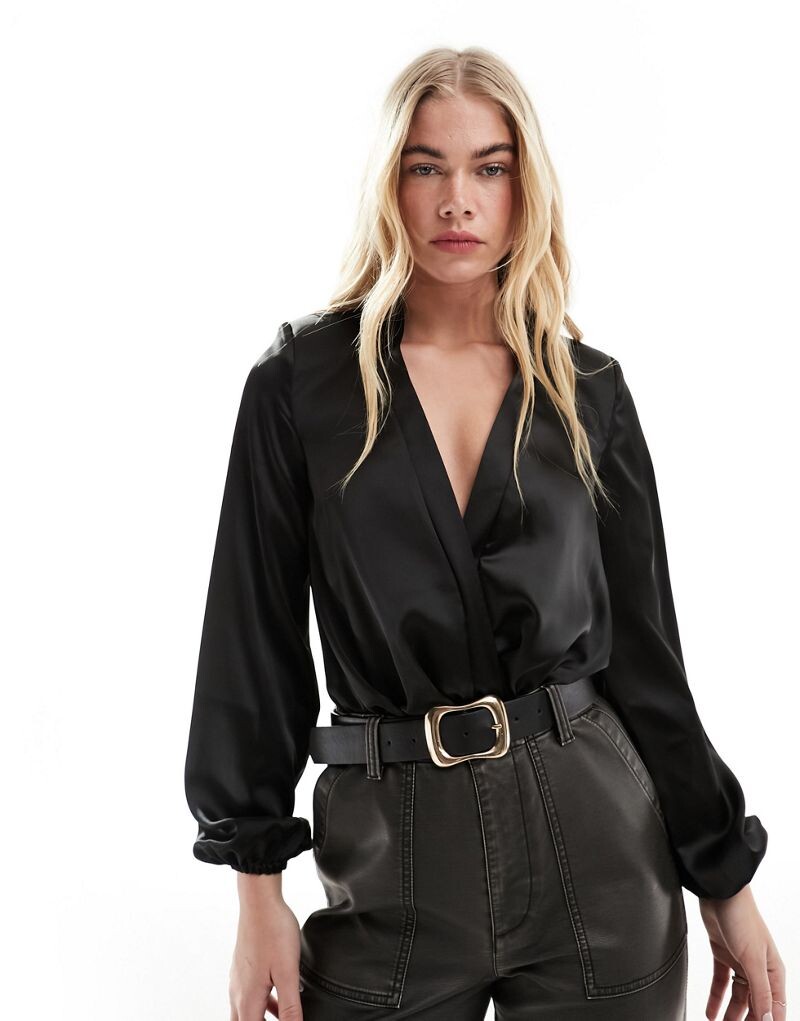 Черное боди с глубоким вырезом и подплечниками ASOS DESIGN