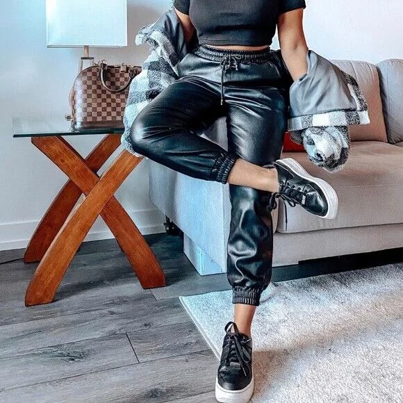 Черные веганские спортивные брюки BLANKNYC Eastside Vibe из искусственной кожи с завязками 25