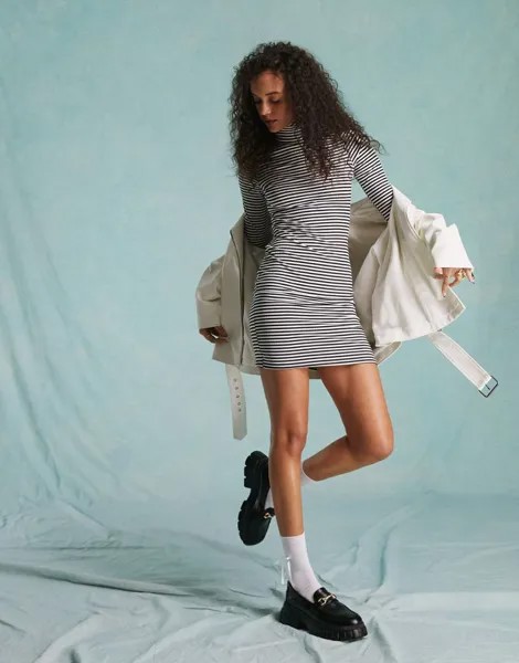 Черно-белое мини-платье с высоким воротником Miss Selfridge в монополоску