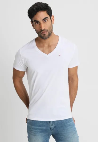Базовая футболка Tommy Jeans, классическая белая.