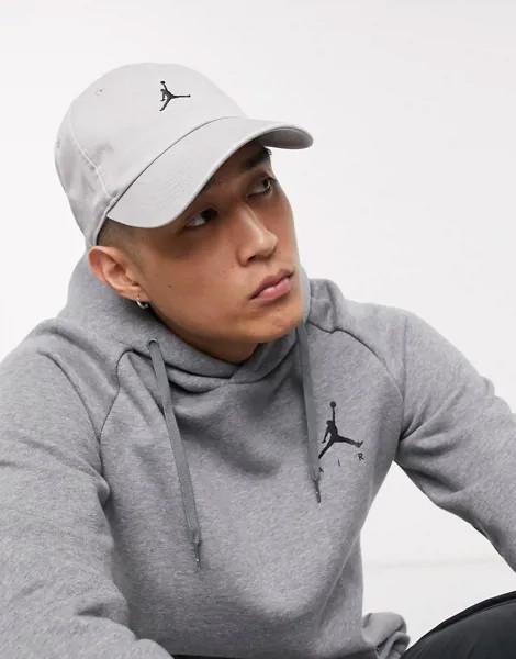 Серая кепка с логотипом Nike Jordan-Серый