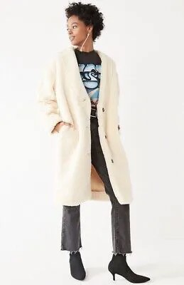 Urban Outfitters Ina Шерпа Пальто из искусственного меха с длинными карманами и пуговицами спереди Цвет слоновой кости L НОВИНКА