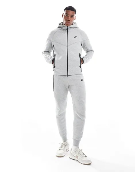 Серые джоггеры Nike Tech Fleece