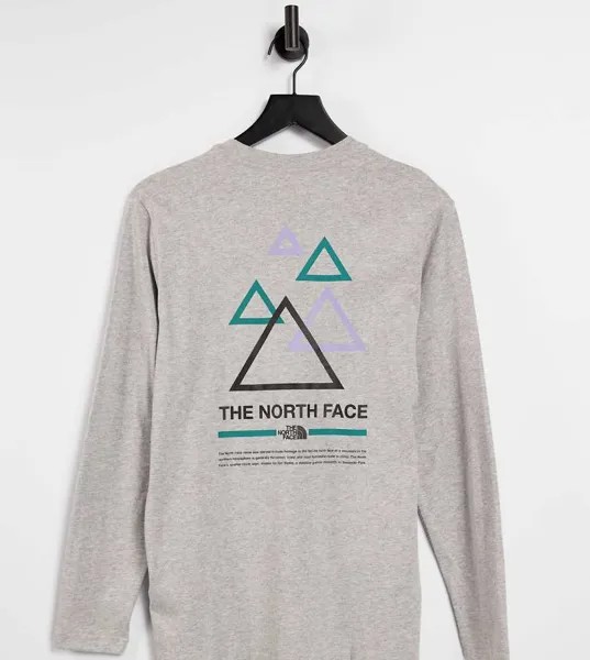 Серый лонгслив The North Face Triangle – эксклюзивно для ASOS