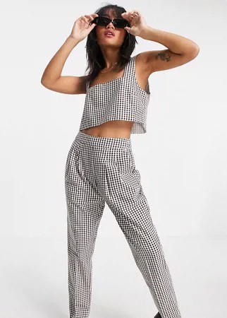 Брюки коричневого цвета в клетку от комплекта с петельками сбоку ASOS DESIGN Petite-Коричневый цвет