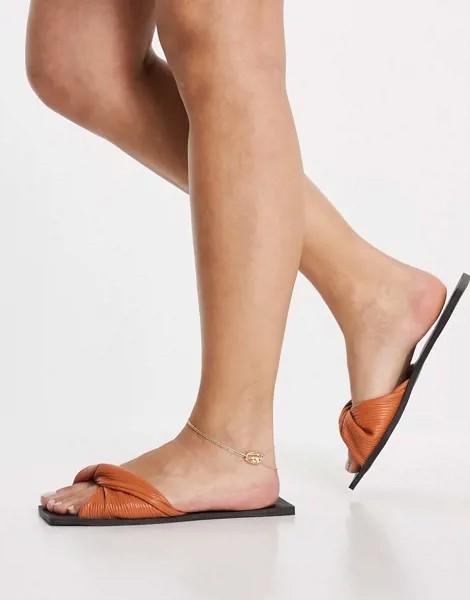 Коричневые мюли без каблука с мягкими перекрученными ремешками Simmi London Parrish-Коричневый цвет